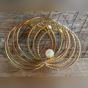 Women’s Brooch Good Tone Circles Faux Pearl 2 1/2”